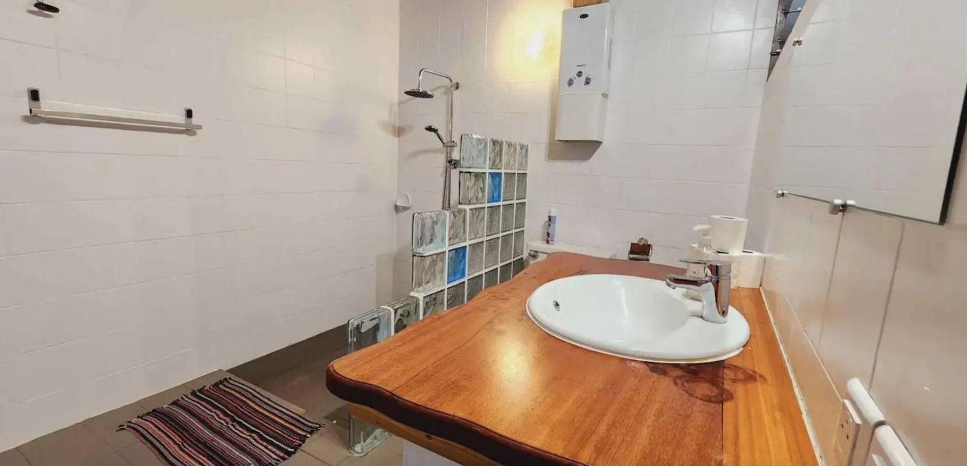 אכסניה Alaroots Maison Piscine מוריאה