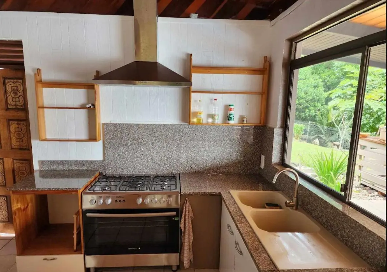 Alaroots Maison Piscine מוריאה אכסניה